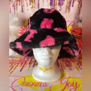💥Pink and Black Fuzzy Bucket Hat
